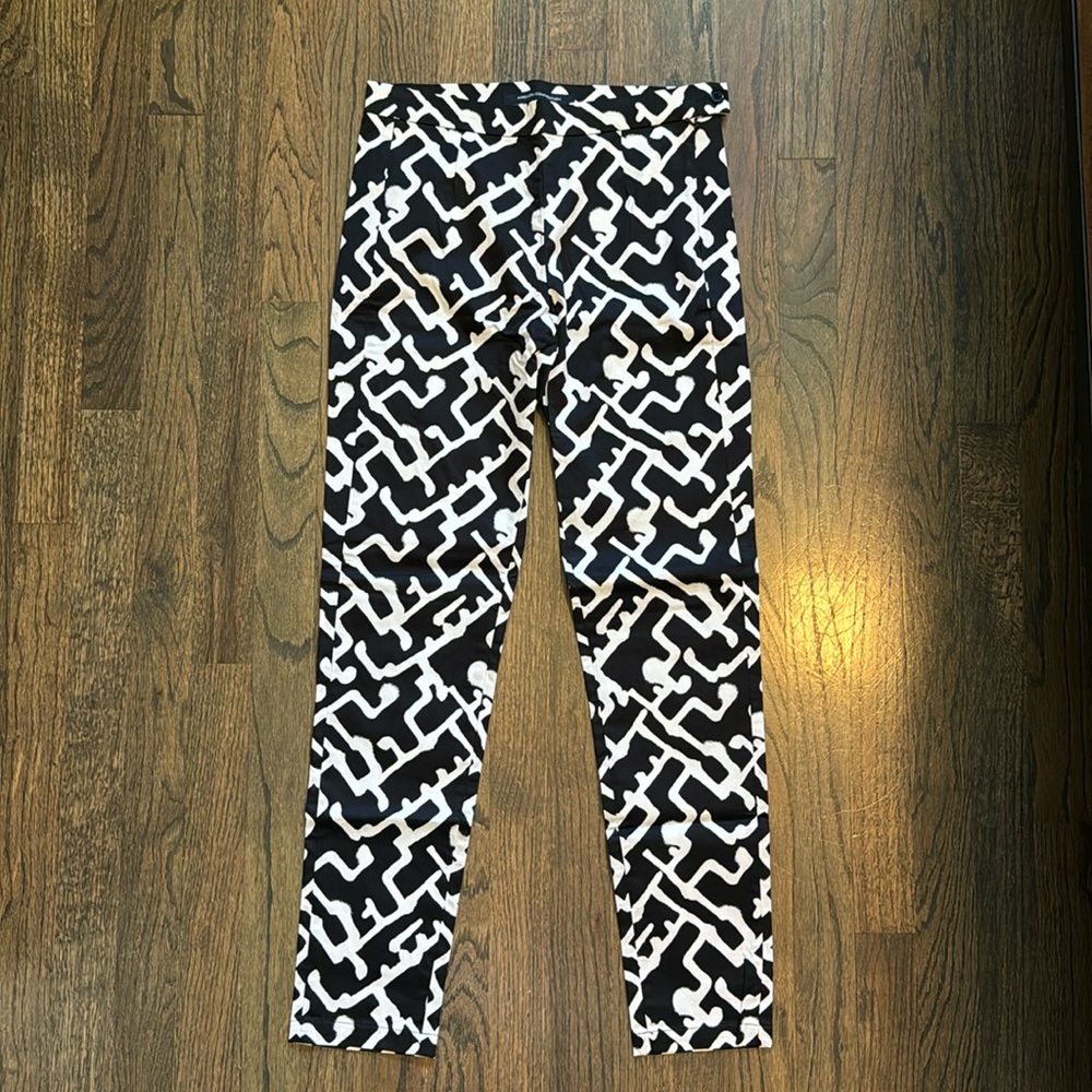 French Connection 9” Rise Slim Trouser Size 4 Black & White Pattern